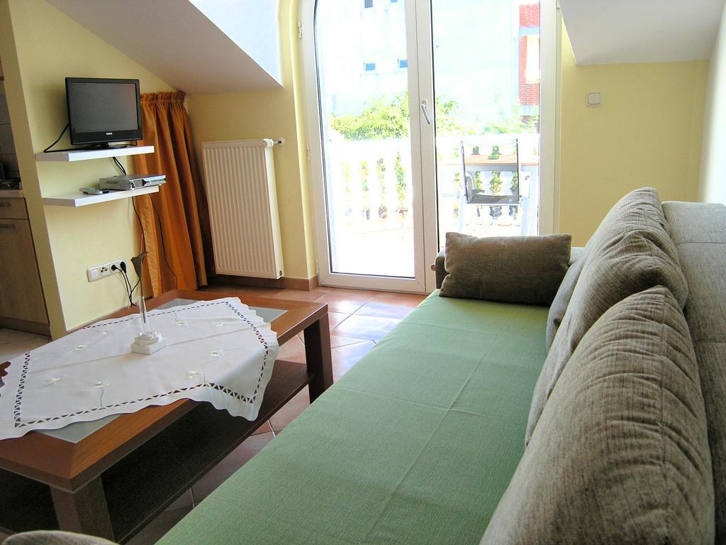 Apartments Kristina Đảo Krk Ngoại thất bức ảnh