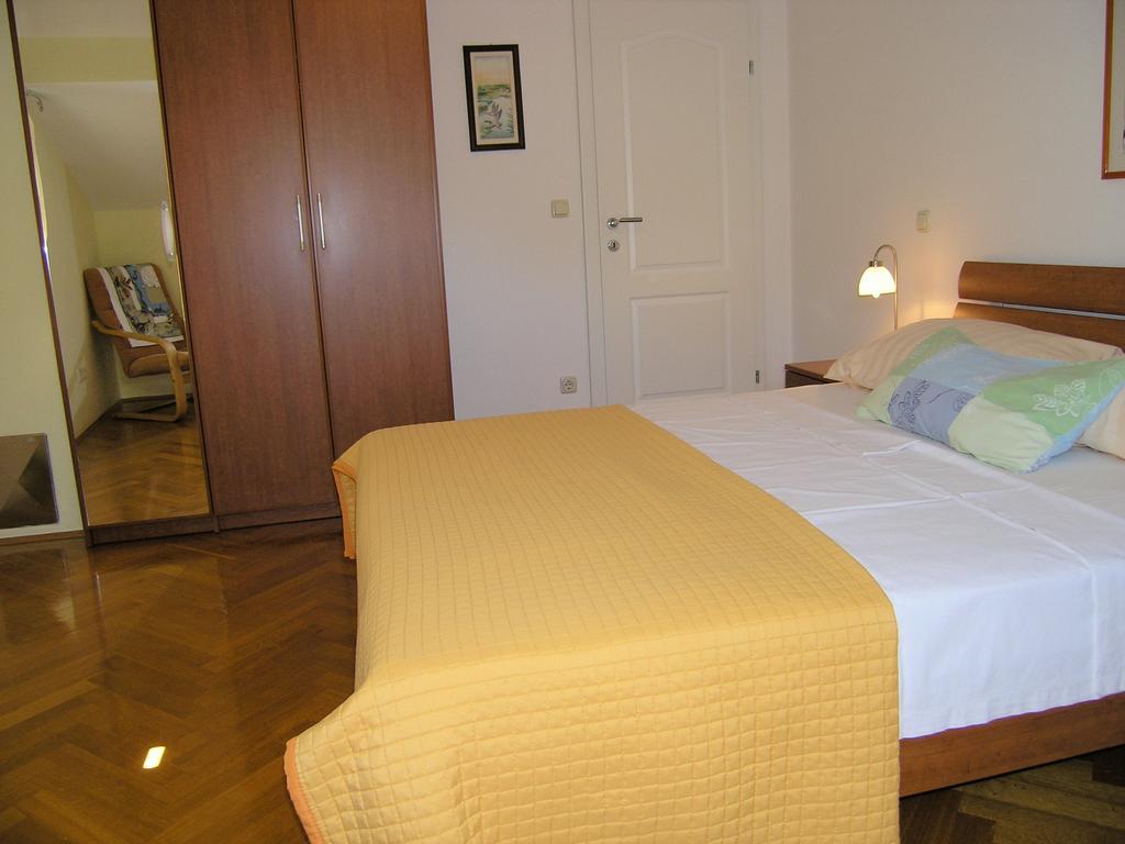 Apartments Kristina Đảo Krk Ngoại thất bức ảnh
