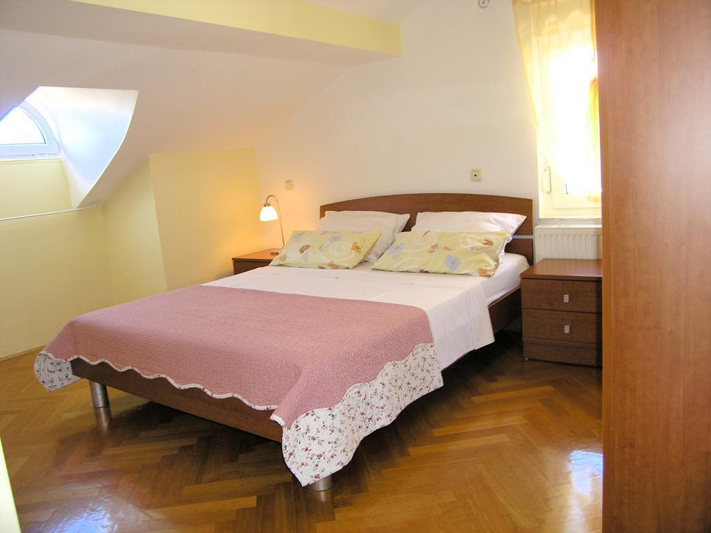 Apartments Kristina Đảo Krk Ngoại thất bức ảnh