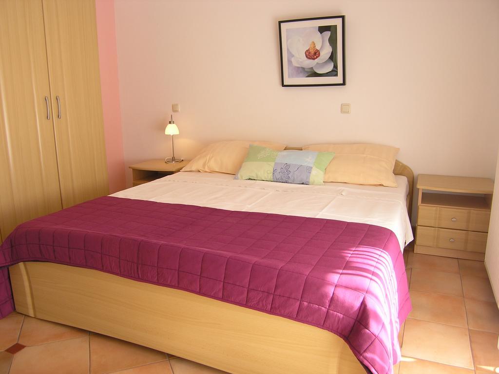 Apartments Kristina Đảo Krk Ngoại thất bức ảnh