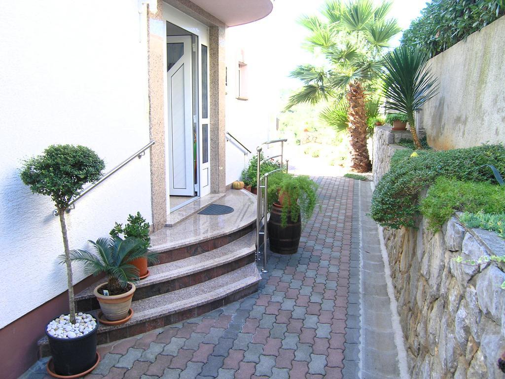 Apartments Kristina Đảo Krk Ngoại thất bức ảnh