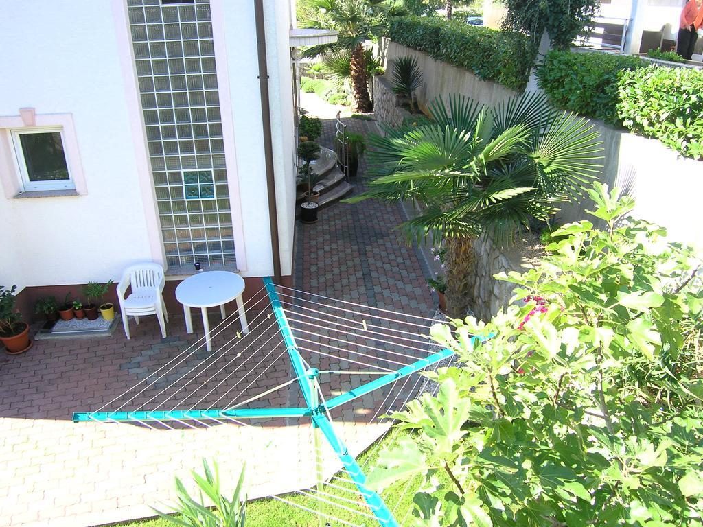 Apartments Kristina Đảo Krk Ngoại thất bức ảnh