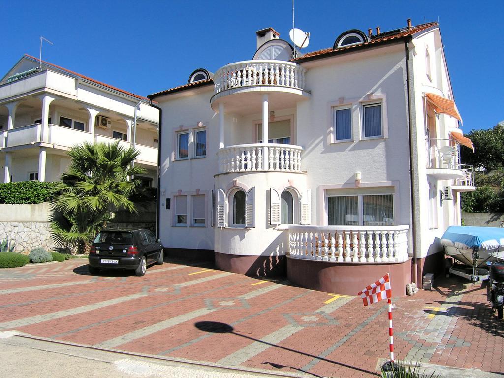 Apartments Kristina Đảo Krk Ngoại thất bức ảnh