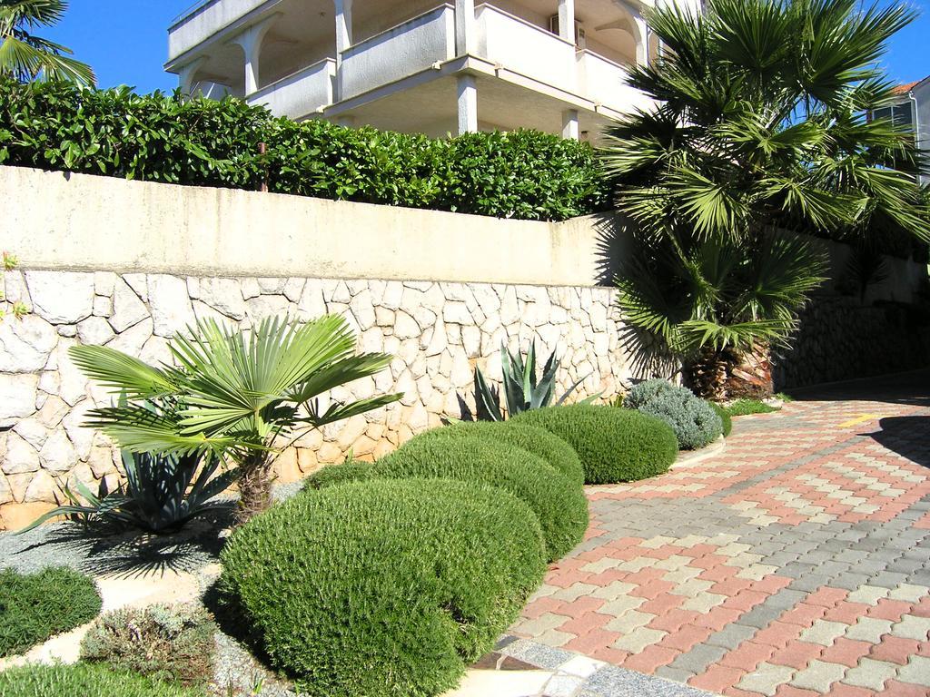 Apartments Kristina Đảo Krk Ngoại thất bức ảnh