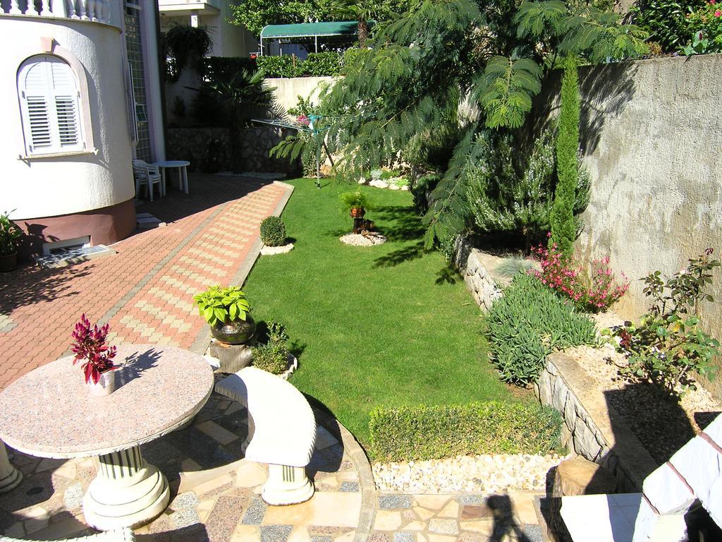 Apartments Kristina Đảo Krk Ngoại thất bức ảnh