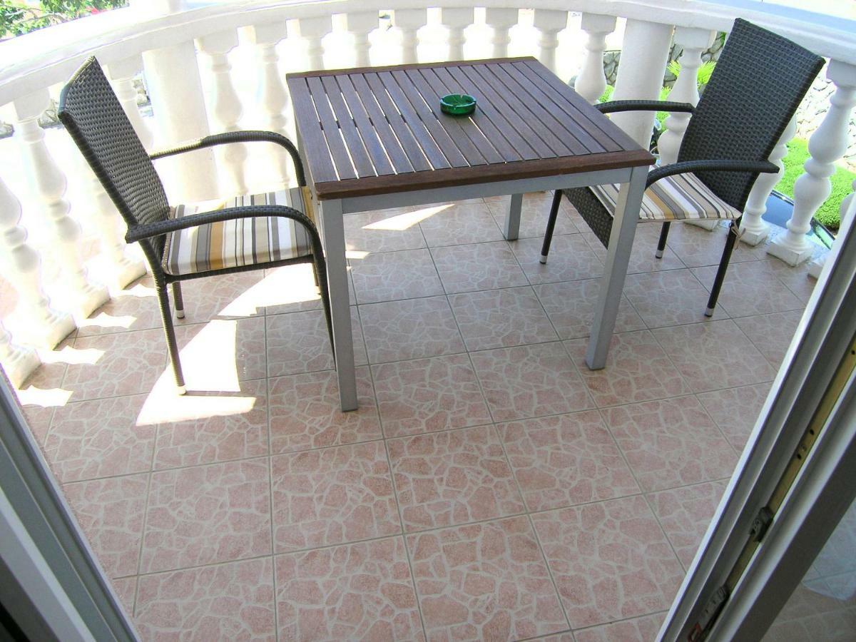 Apartments Kristina Đảo Krk Ngoại thất bức ảnh