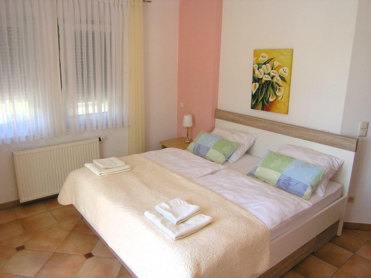 Apartments Kristina Đảo Krk Ngoại thất bức ảnh