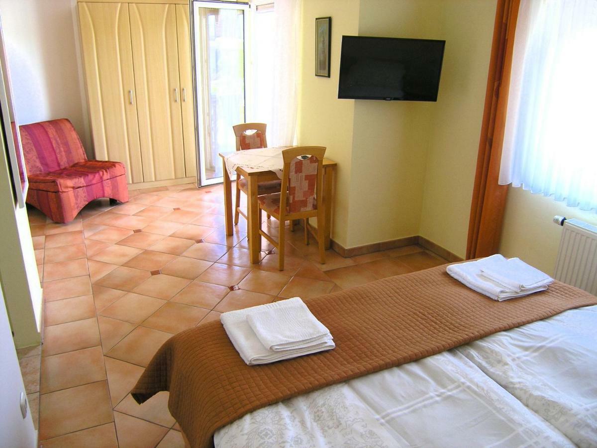 Apartments Kristina Đảo Krk Ngoại thất bức ảnh