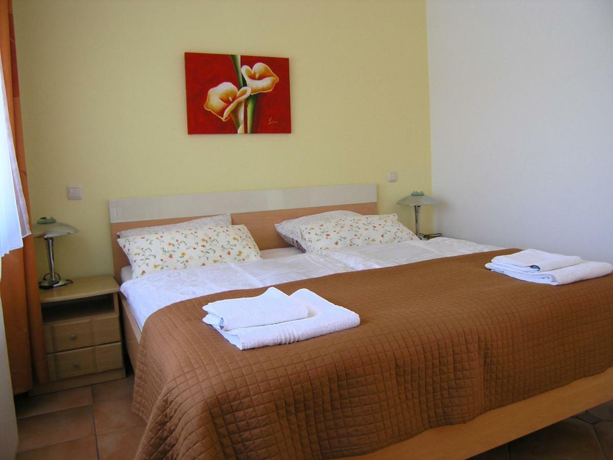 Apartments Kristina Đảo Krk Ngoại thất bức ảnh