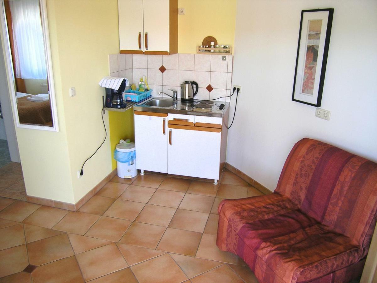 Apartments Kristina Đảo Krk Ngoại thất bức ảnh