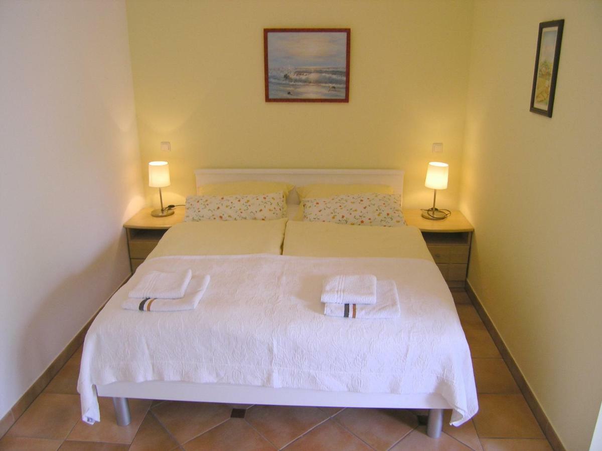 Apartments Kristina Đảo Krk Ngoại thất bức ảnh