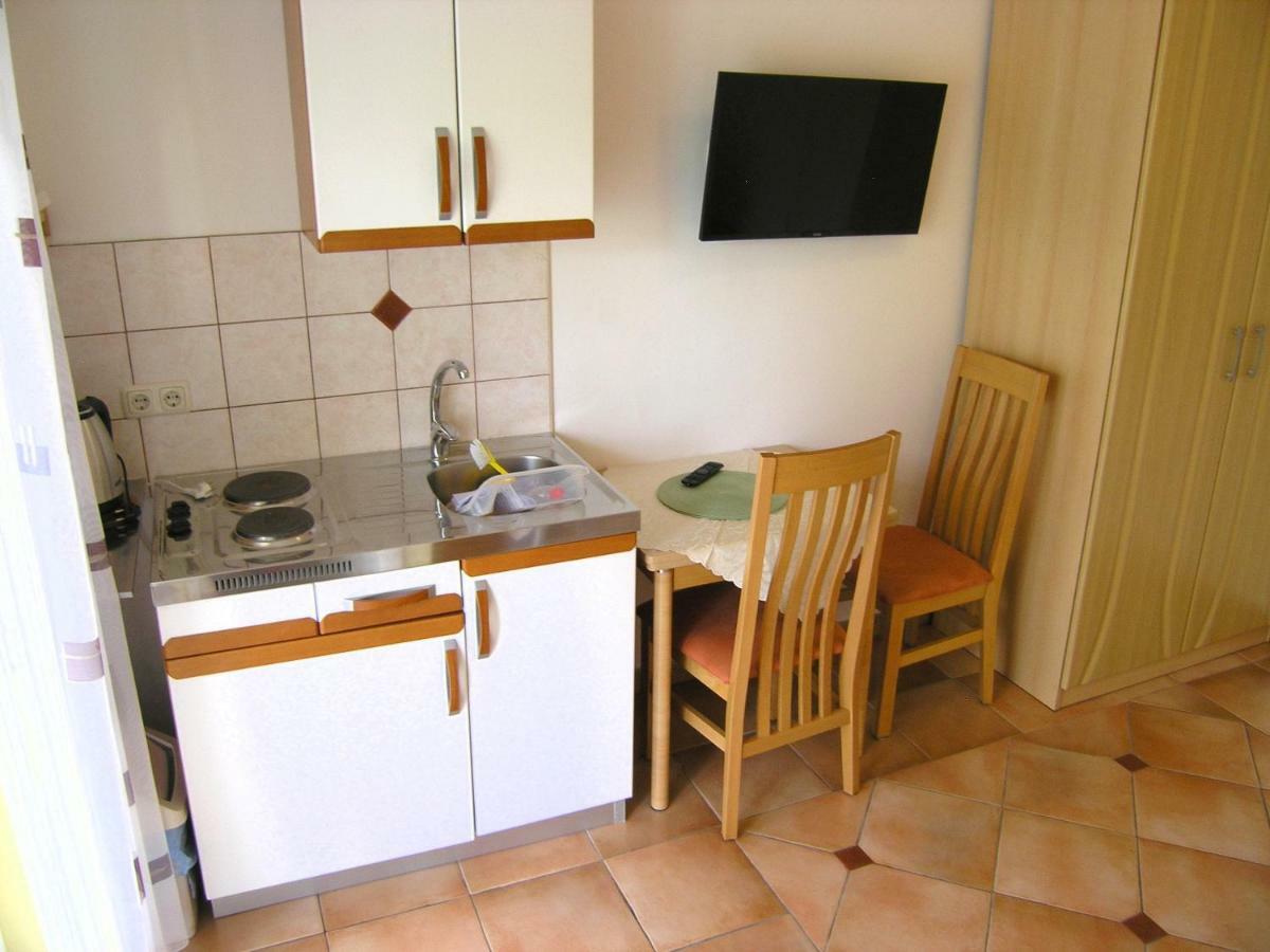 Apartments Kristina Đảo Krk Ngoại thất bức ảnh