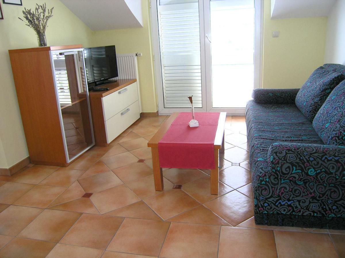 Apartments Kristina Đảo Krk Ngoại thất bức ảnh